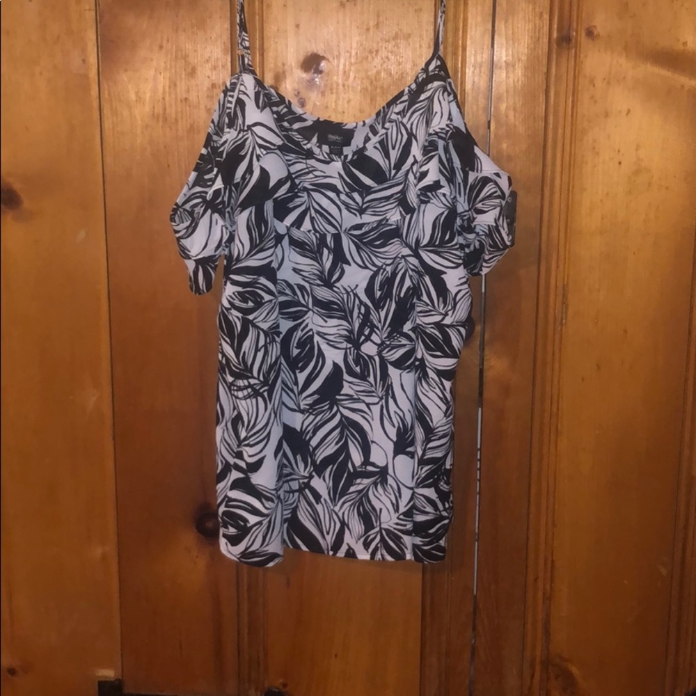 Black and white cold shoulder tank top